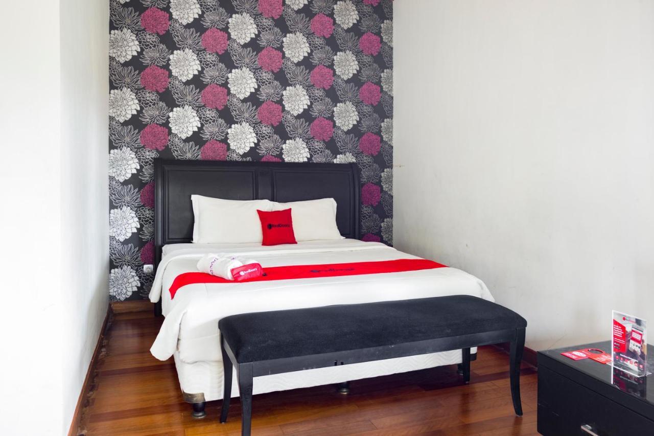Reddoorz Plus @ Purwodadi Pasuruan Exterior photo